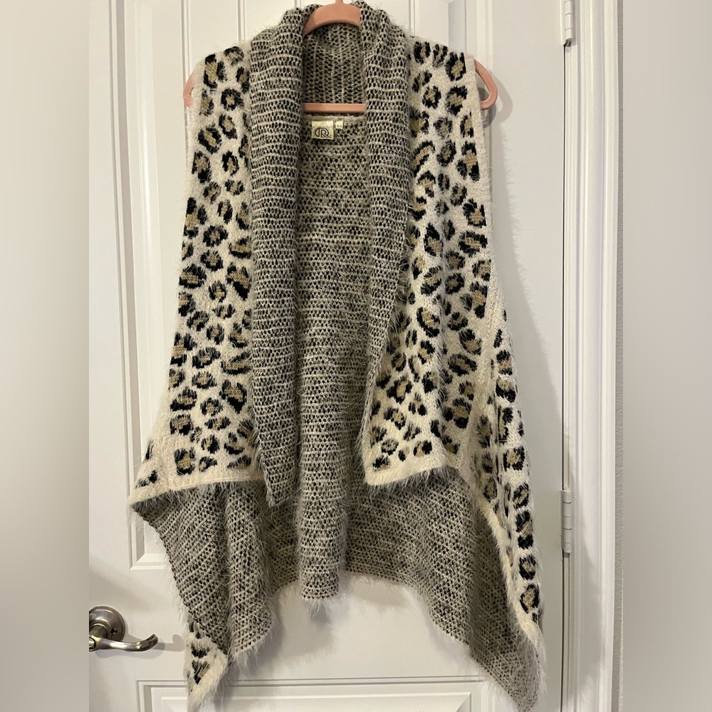 Sweater cardigan vest sleeveless leopard animal print fuzzy waterfall One/Size